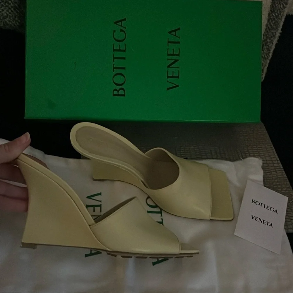 BOTTEGA VENETA MULES/ SHOES NWT ! - Picture 3 of 4